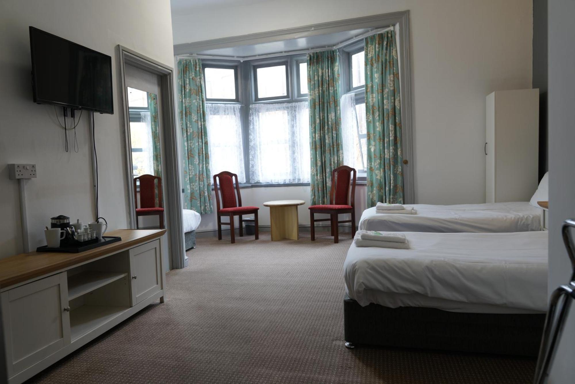 Royal Hotel Kettering by Paymán Club Kültér fotó