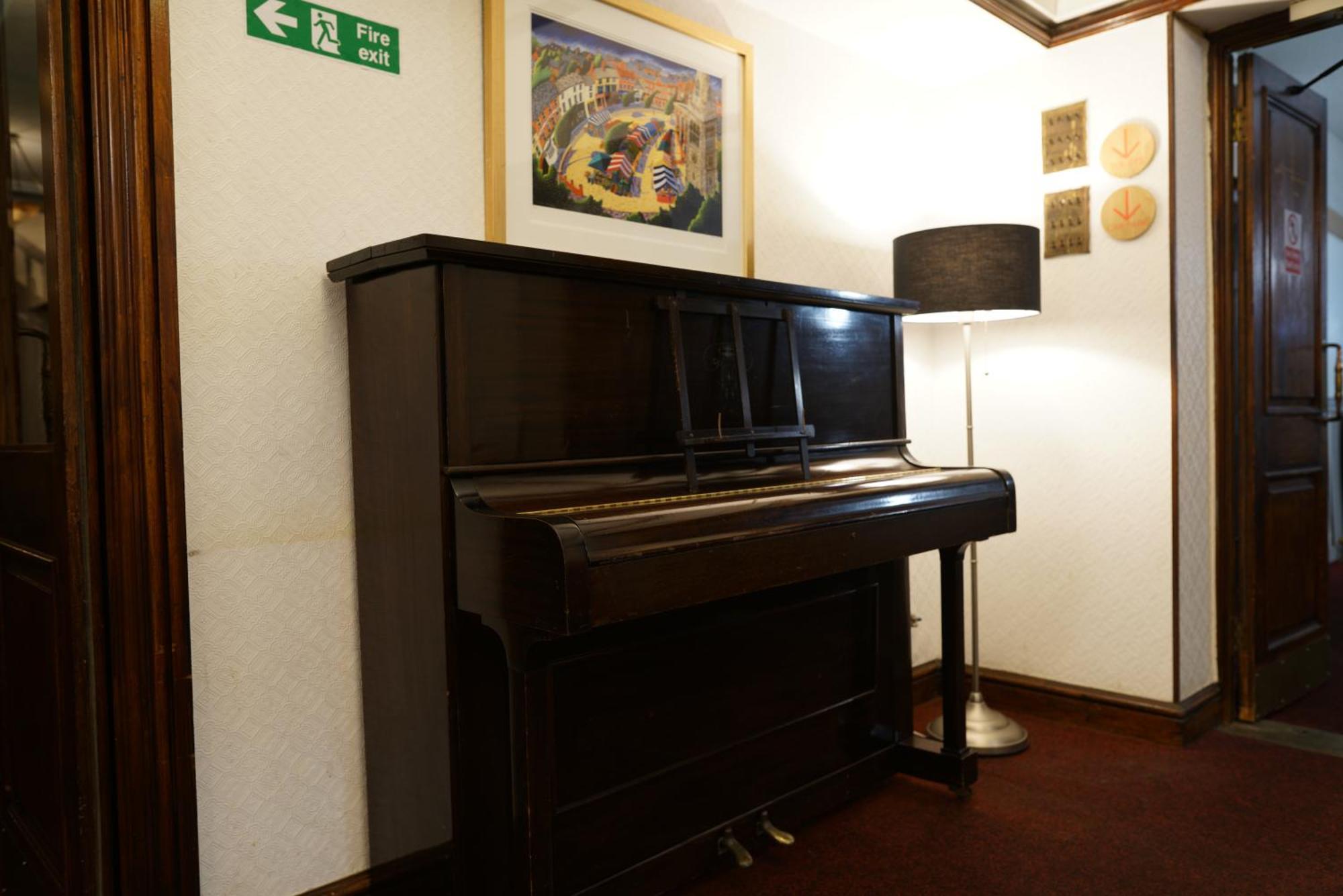 Royal Hotel Kettering by Paymán Club Kültér fotó